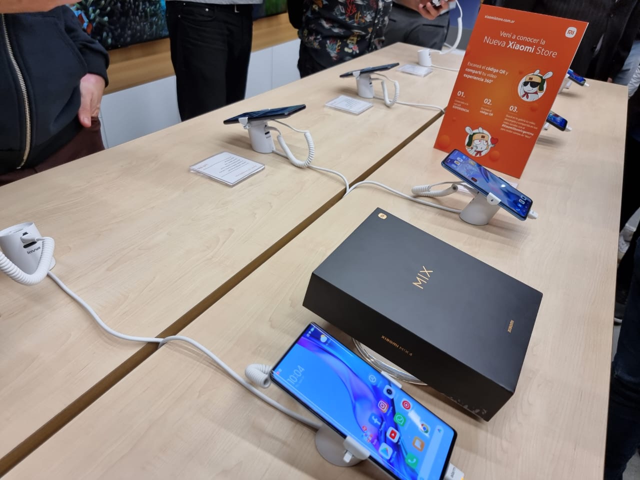 Llego al país la empresa china que vende el «mata iPhone» y quieren fabricar en Argentina: abrieron hoy su primer local